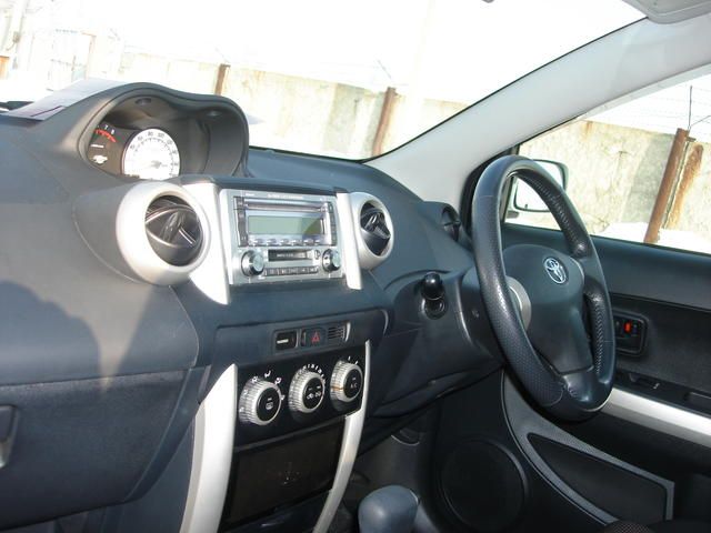 2003 Toyota ist
