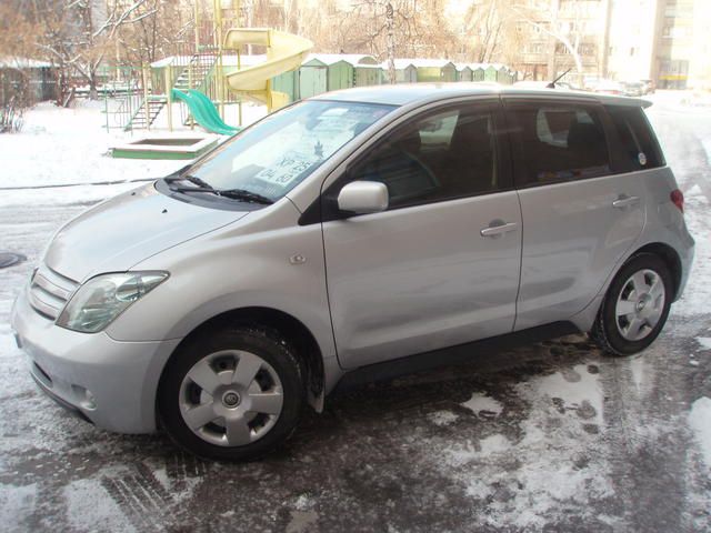 2003 Toyota ist