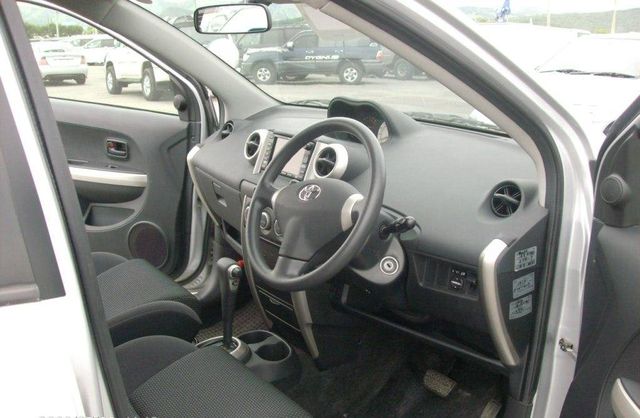 2003 Toyota ist