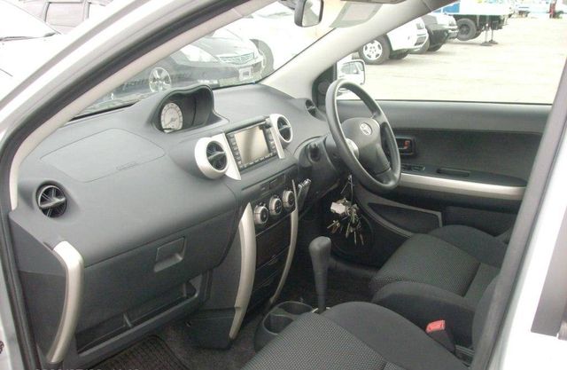 2003 Toyota ist