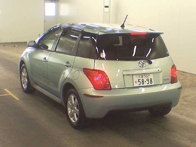 2003 Toyota ist
