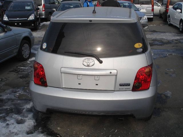 2003 Toyota ist
