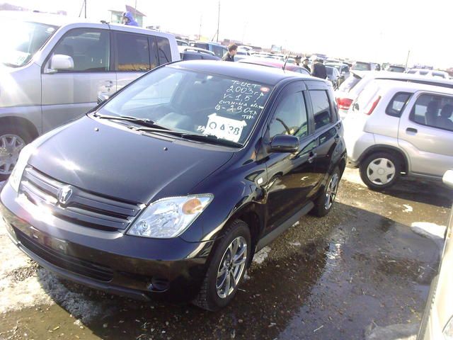 2003 Toyota ist