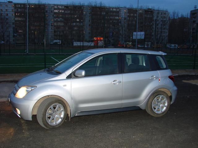 2003 Toyota ist