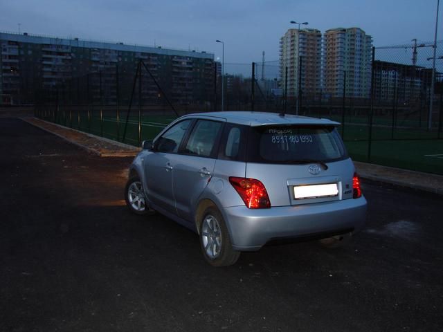 2003 Toyota ist