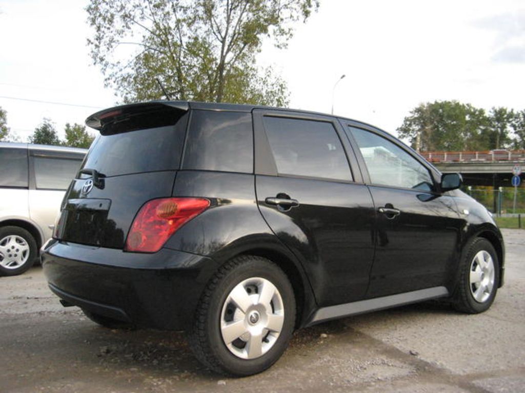 2003 Toyota ist