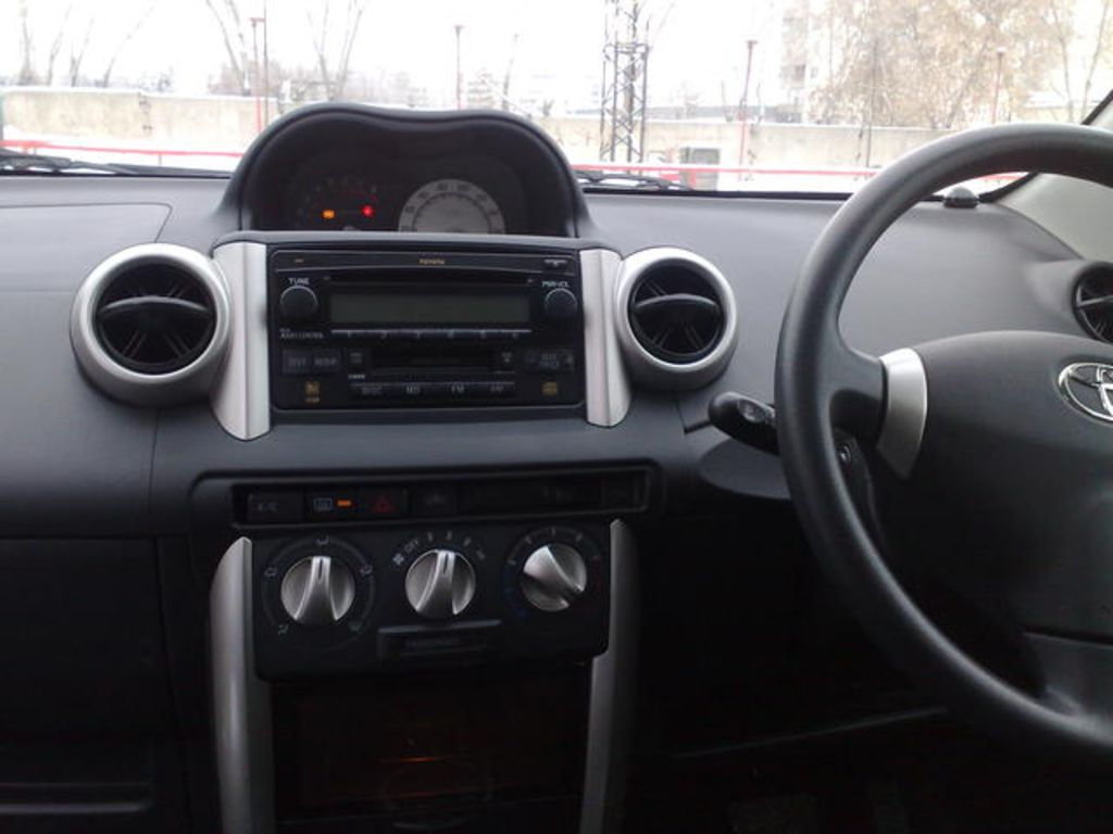 2003 Toyota ist