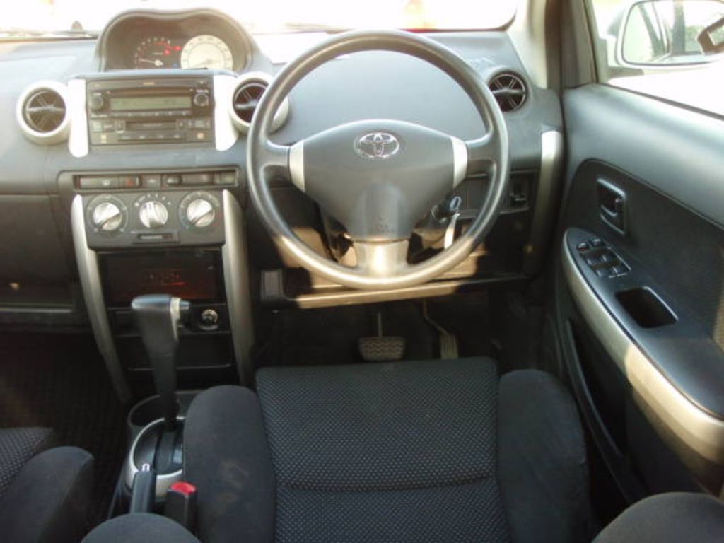 2003 Toyota ist