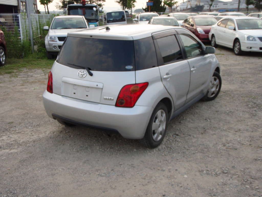 2003 Toyota ist
