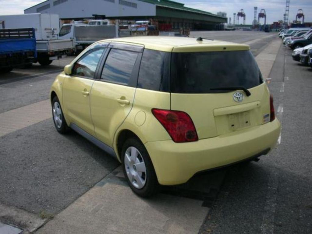 2003 Toyota ist