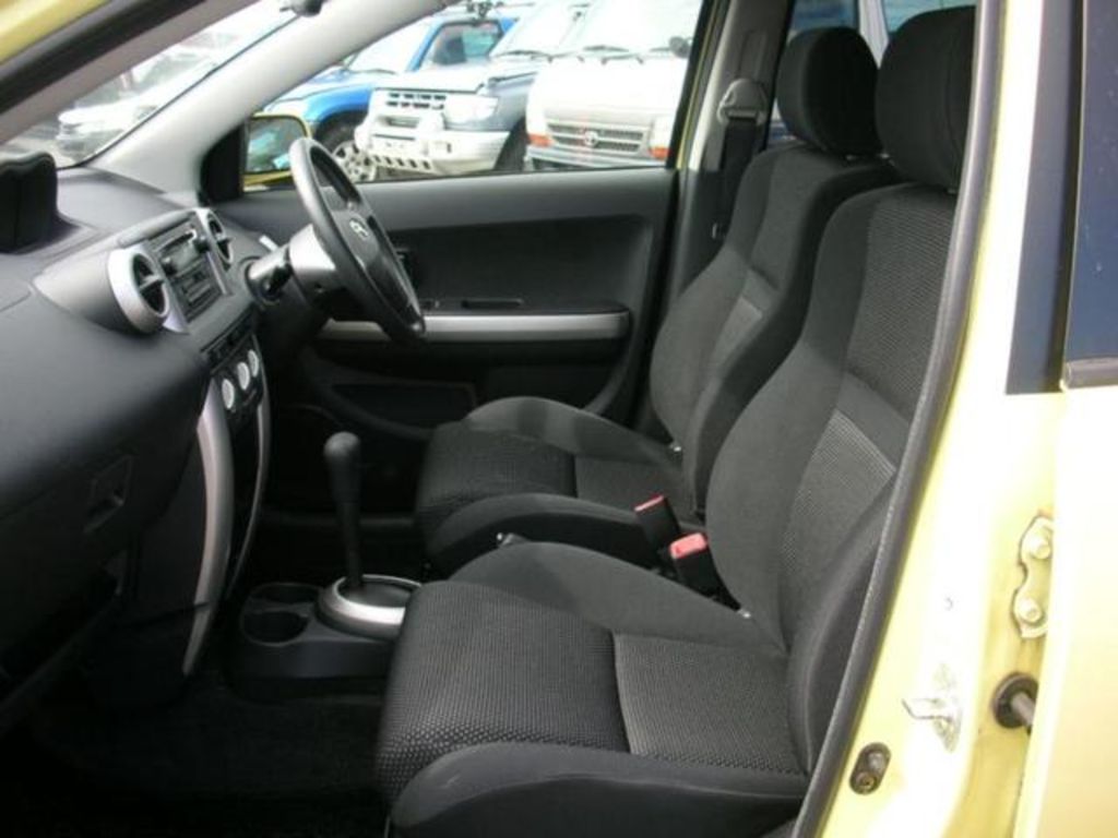 2003 Toyota ist