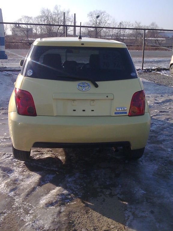 2003 Toyota ist