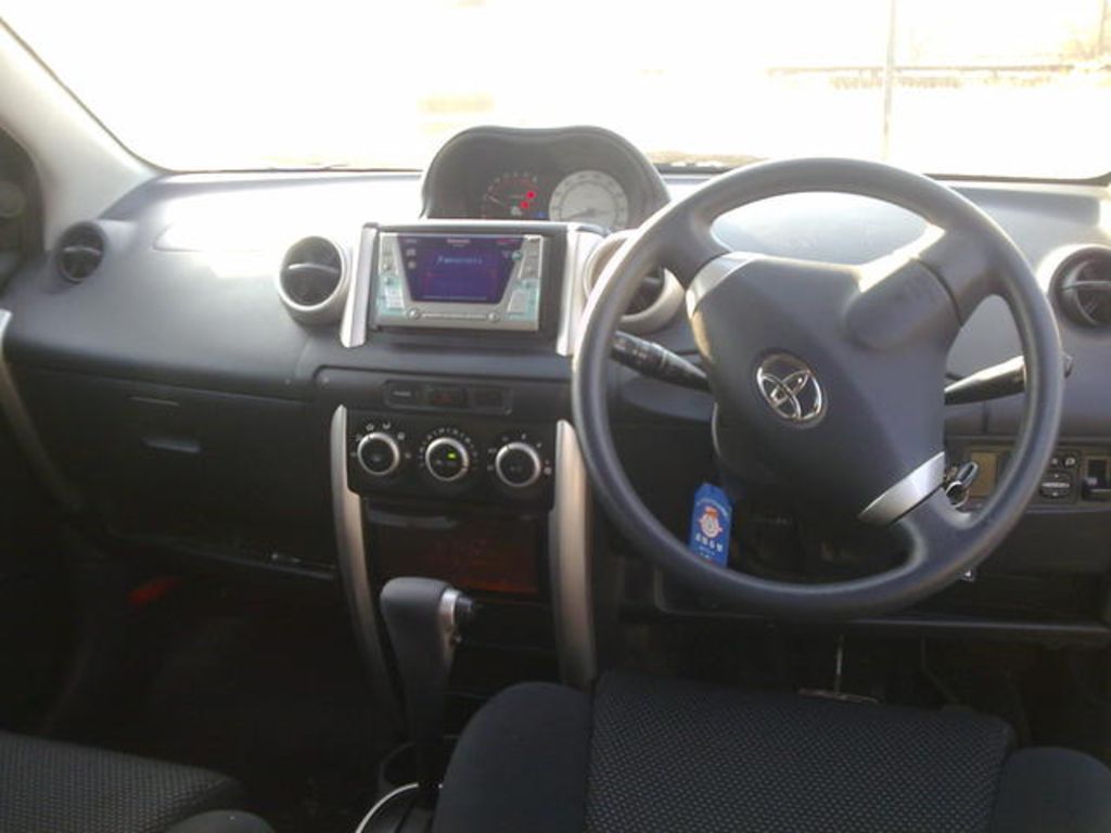 2003 Toyota ist