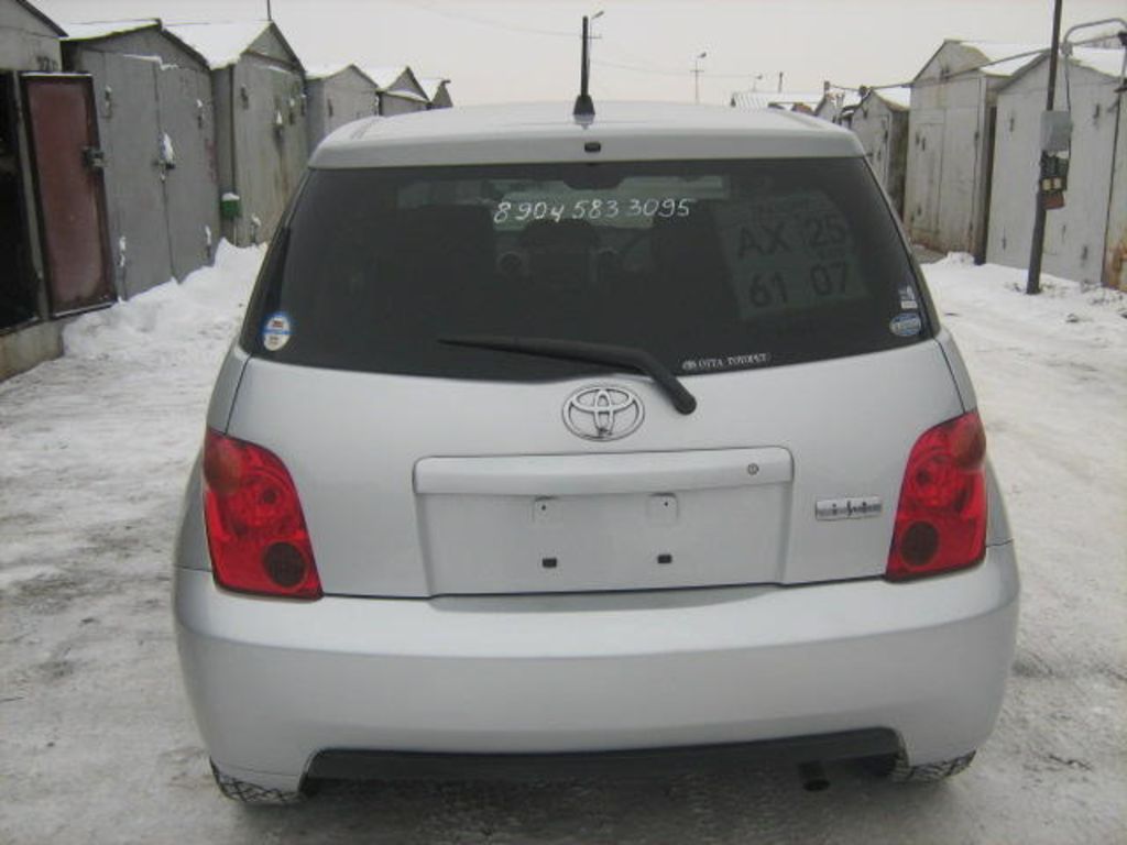 2003 Toyota ist
