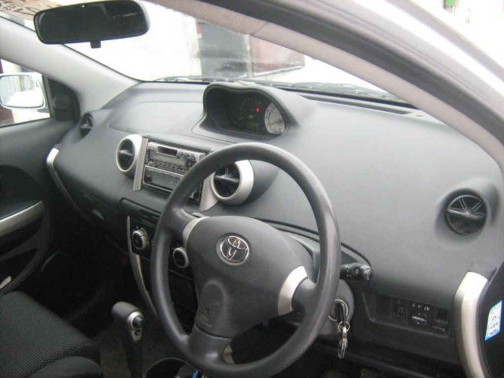 2003 Toyota ist
