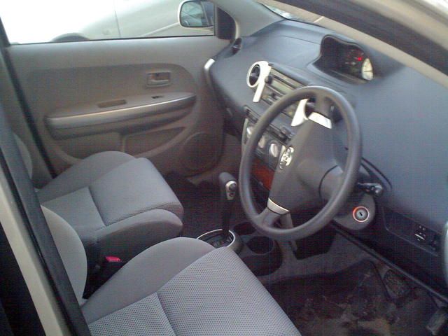 2003 Toyota ist