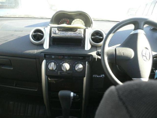 2003 Toyota ist