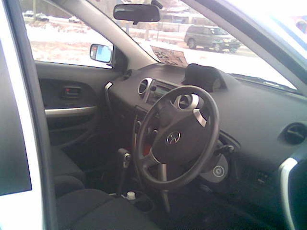 2003 Toyota ist