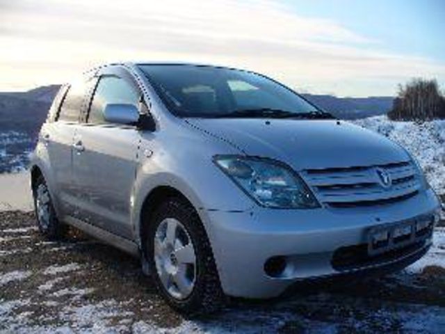 2003 Toyota ist