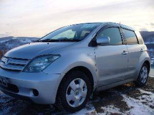 2003 Toyota ist