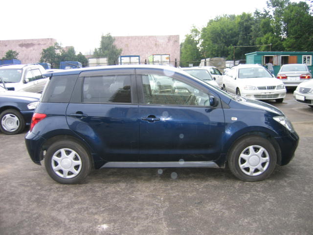 2003 Toyota ist Pictures