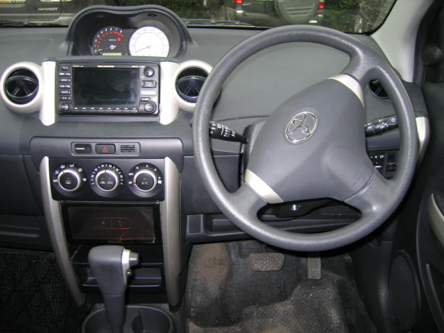 2003 Toyota ist Pics