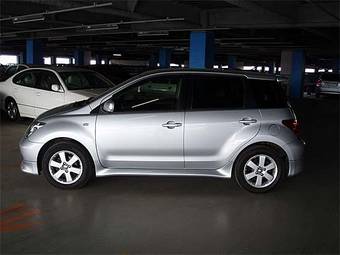 2003 Toyota ist Photos