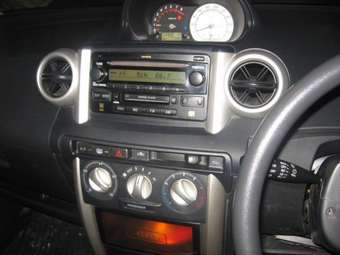 2003 Toyota ist Pictures