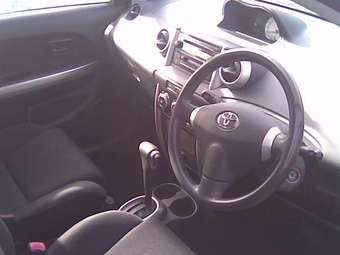 2003 Toyota ist Photos