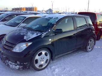 2003 Toyota ist Photos