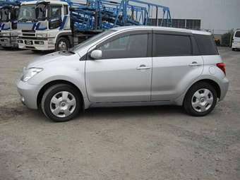 2003 Toyota ist Photos
