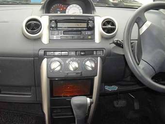 2003 Toyota ist Photos