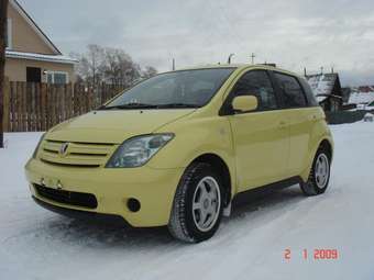 2003 Toyota ist Photos