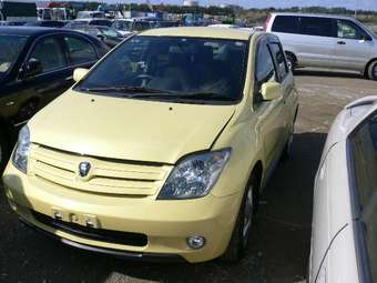 2003 Toyota ist Photos