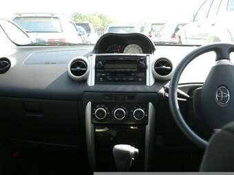 2003 Toyota ist Photos