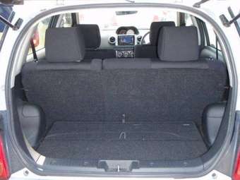 2003 Toyota ist Photos