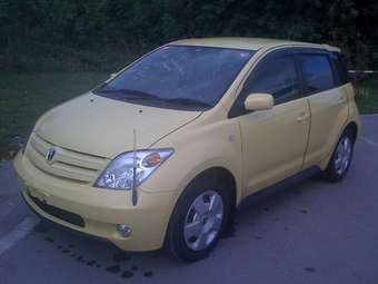 2003 Toyota ist Photos