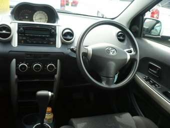 2003 Toyota ist Photos