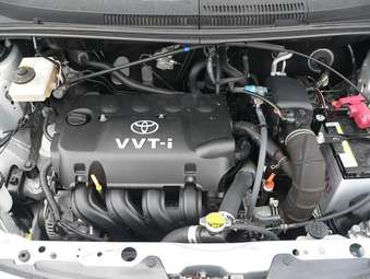 2003 Toyota ist Photos