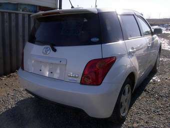 2003 Toyota ist Photos