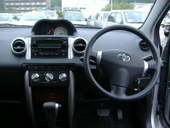 2003 Toyota ist Photos