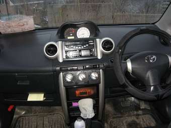 2003 Toyota ist Photos