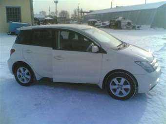 2003 Toyota ist Pictures