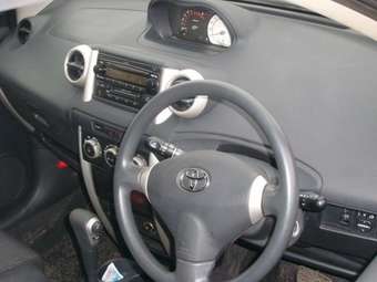 2003 Toyota ist Photos