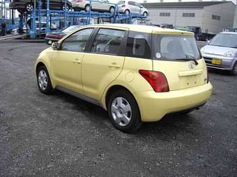 2003 Toyota ist Photos