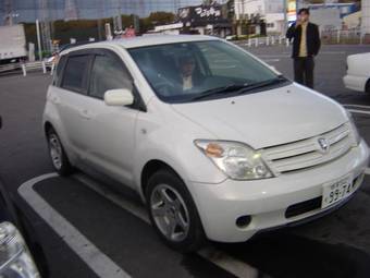 2003 Toyota ist Photos