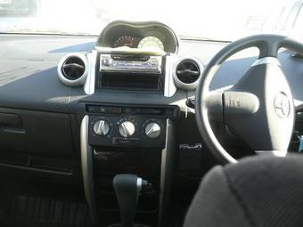 2003 Toyota ist Pictures