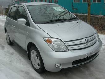 2003 Toyota ist Photos