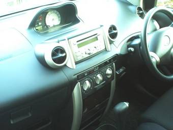 2003 Toyota ist Photos