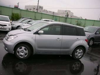 2003 Toyota ist Photos